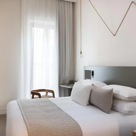 Ikonik Jean Medecin Hotel