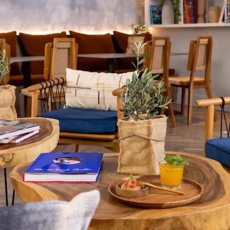 Ikonik Jean Medecin Hotel 4*