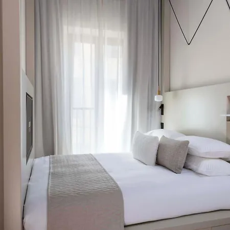 Ikonik Jean Medecin Hotel Nicea