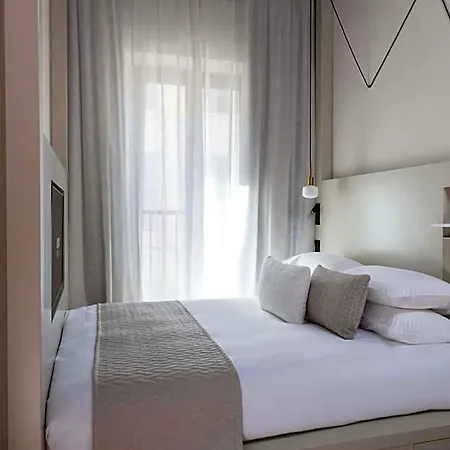 Ikonik Jean Medecin Hotel 4*