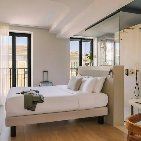 Ikonik Jean Medecin Hotel