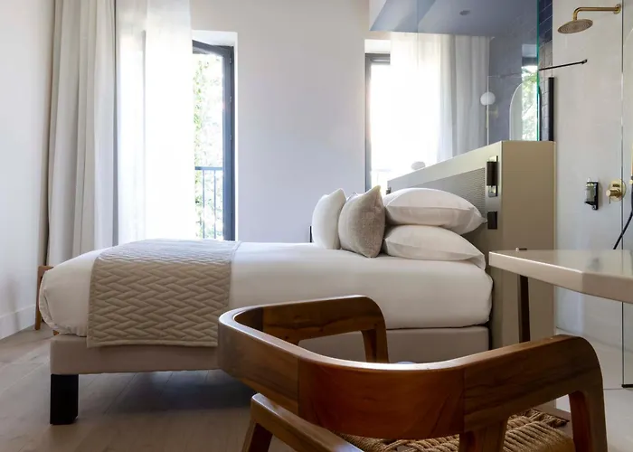 Ikonik Jean Medecin Hotel